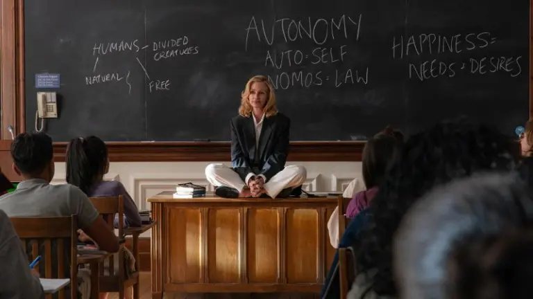 Roberts' 'Crisis' Wardrobe Tells a Darker Story