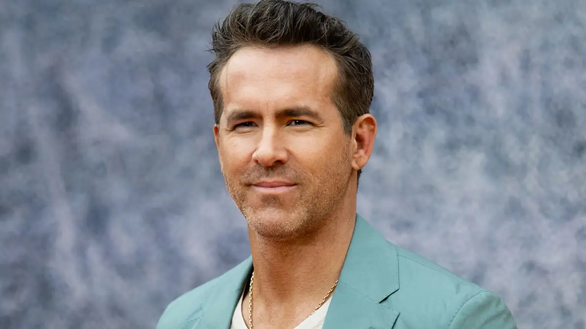 Ryan Reynolds' Live TV Panic: Reads Anxious Text Aloud