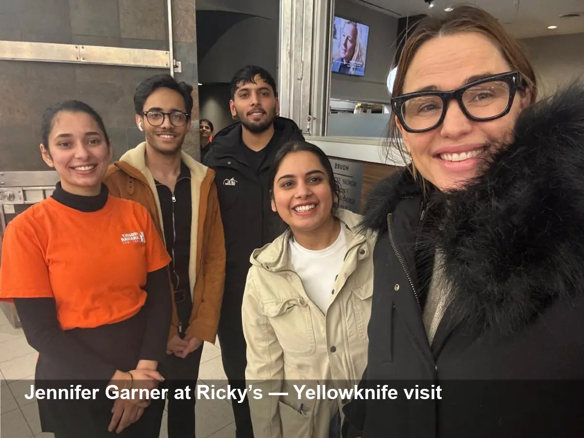 Jennifer Garner Dines at Ricky’s in Yellowknife Visit